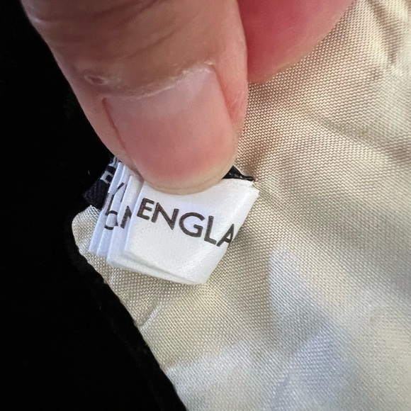 Vintage Burberry Black and Cream Viscose & Silk Shoulder Wrap Scarf - Picture 8 of 13